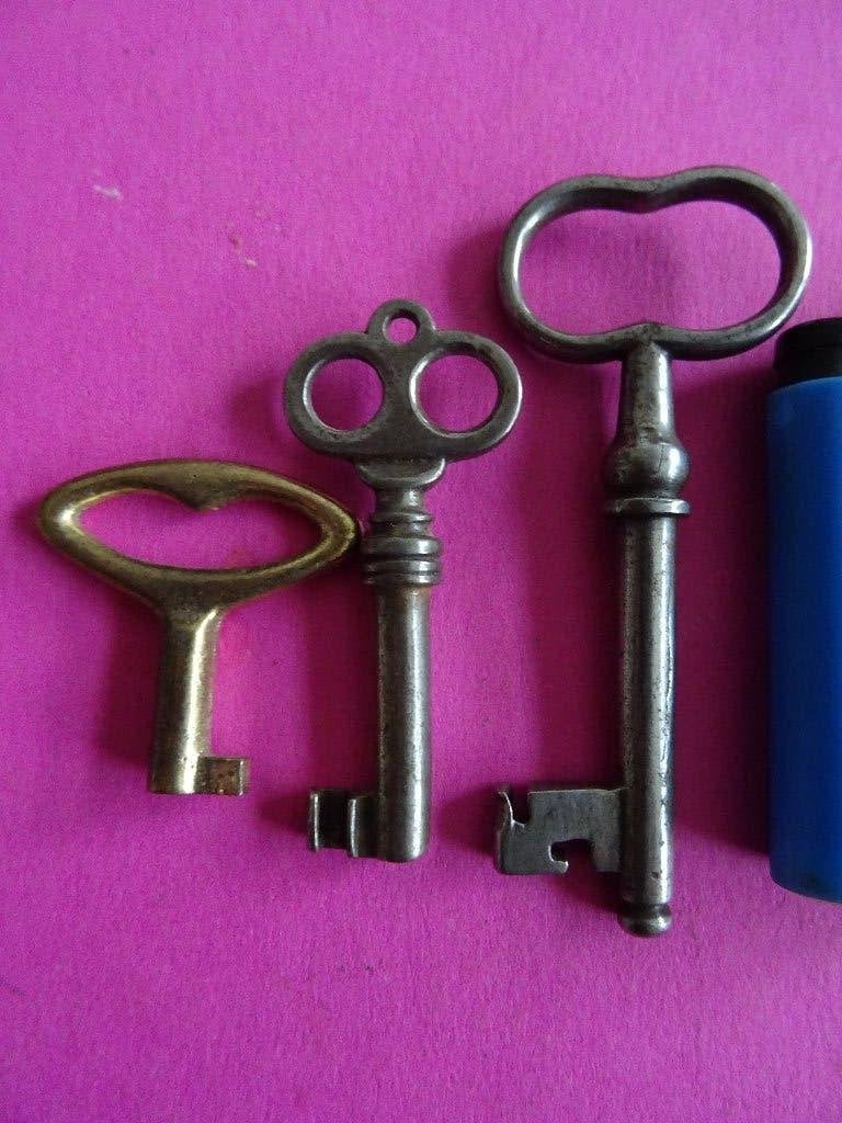 6 ANTIEKE SLEUTELS SLEUTEL SLOT KISTJE MEUBEL KASTJE SLOTEN, Ophalen of Verzenden