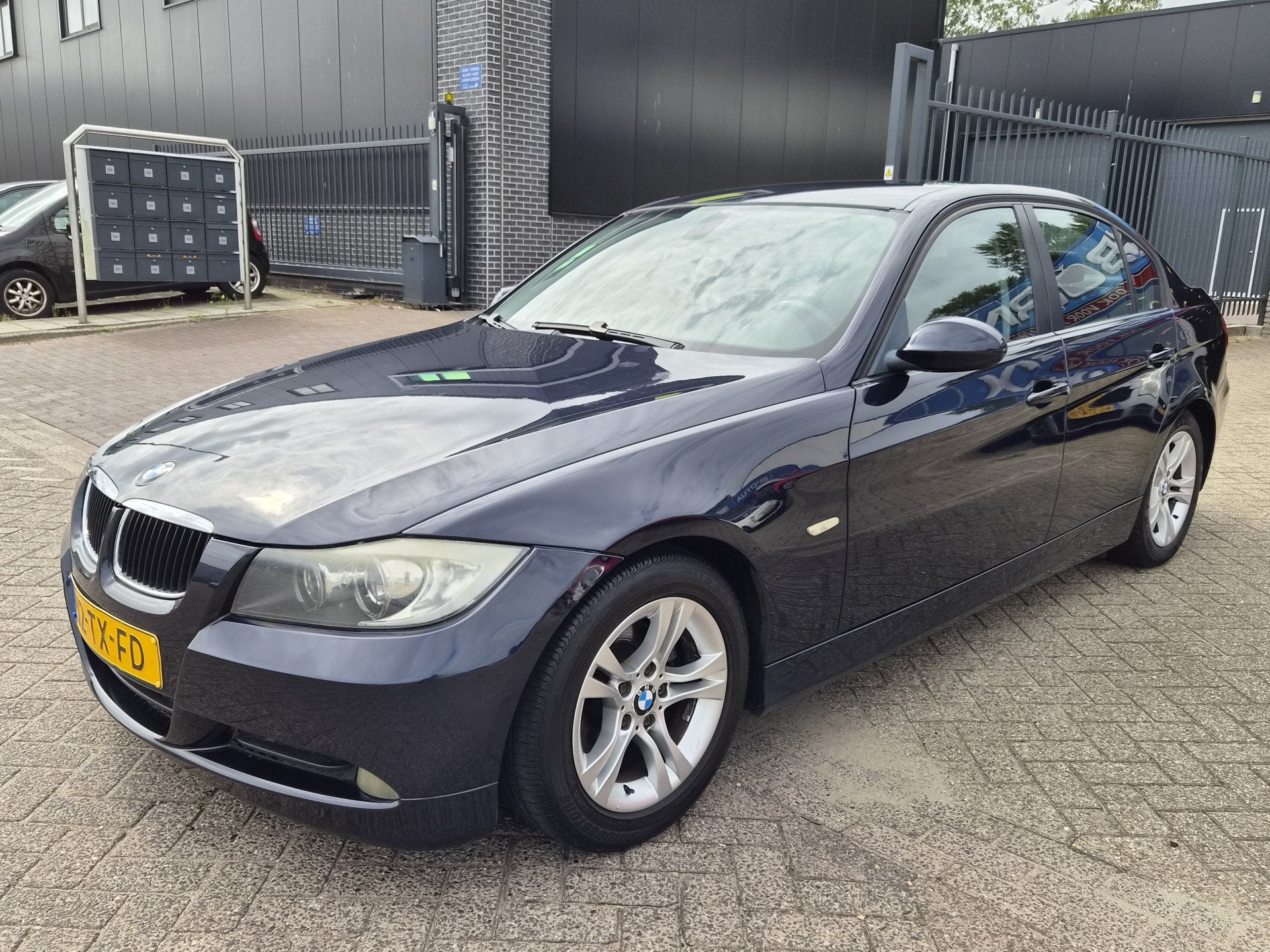 BMW 3 Serie 318i High Executive Airco 16'' L.M.V Nw APK, Auto's, 4 cilinders, Blauw, Bedrijf, Handgeschakeld
