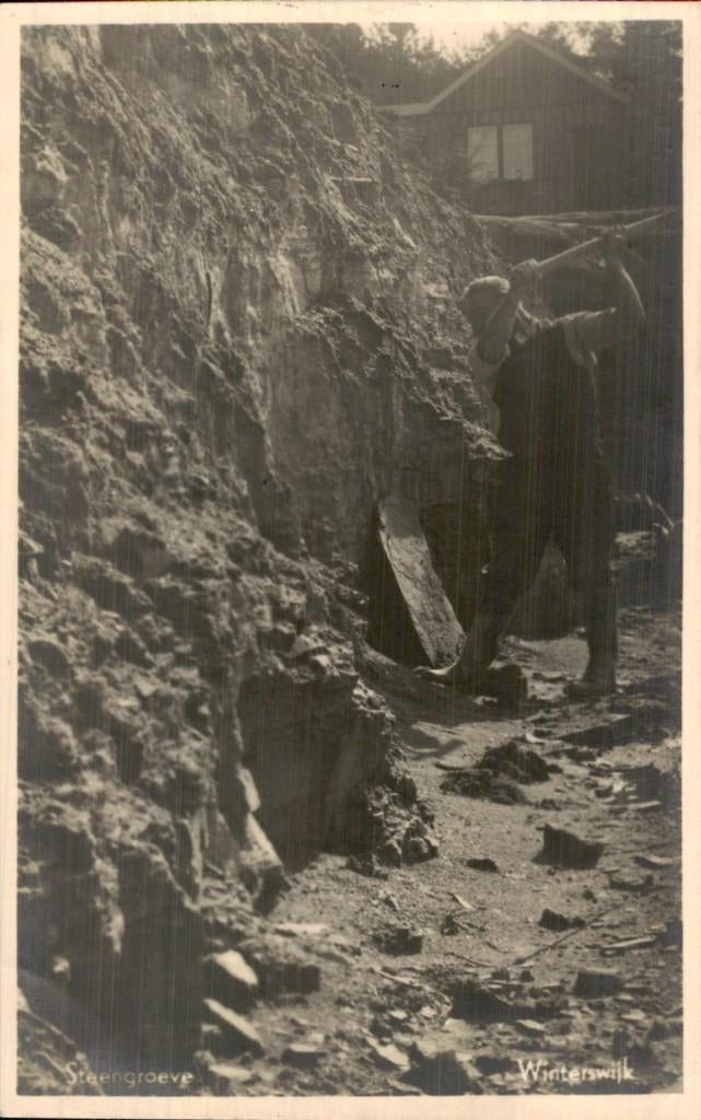 Winterswijk - Steengroeve - Arbeider met houweel, Ophalen of Verzenden, 1920 tot 1940, Ongelopen, Gelderland