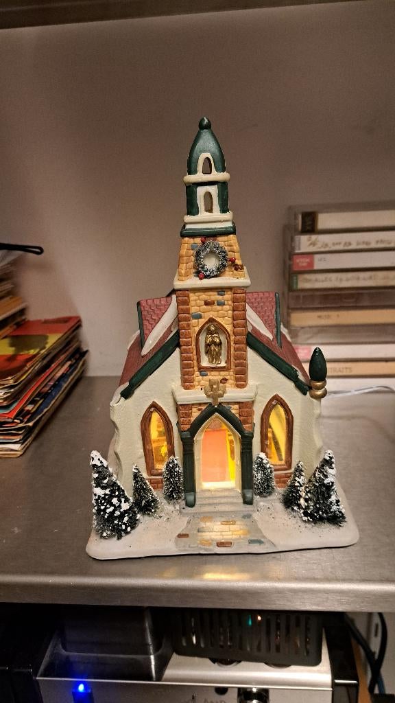 Kerk voor kerstdorp keramiek (Z262-102), Ophalen of Verzenden, Gebruikt