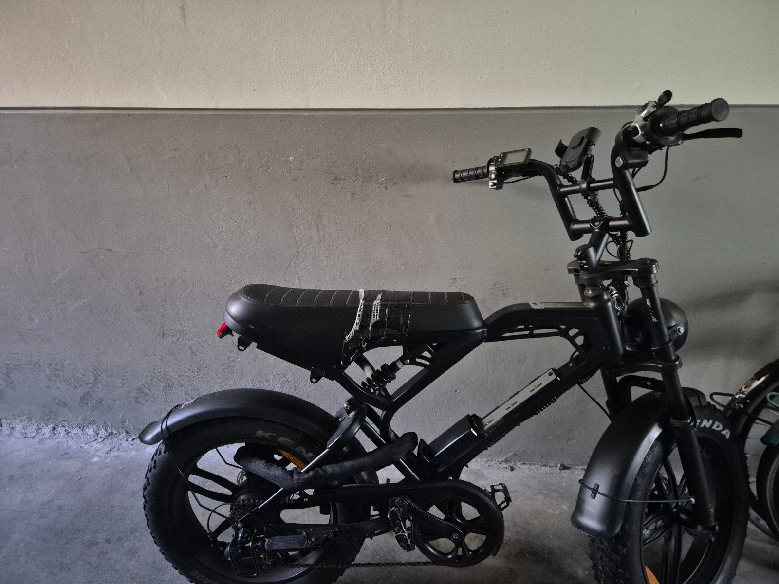 Stoere Fatbike E-bike - Zwart, Zo goed als nieuw, Zo goed als nieuw, Minder dan 47 cm, 30 tot 50 km per accu, Ophalen