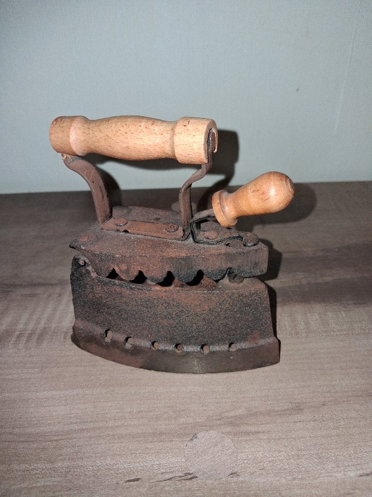 Antiek miniatuur kolenstrijkijzer 10,5 cm – ca. 1900–1930, Antiek en Kunst, Ophalen of Verzenden
