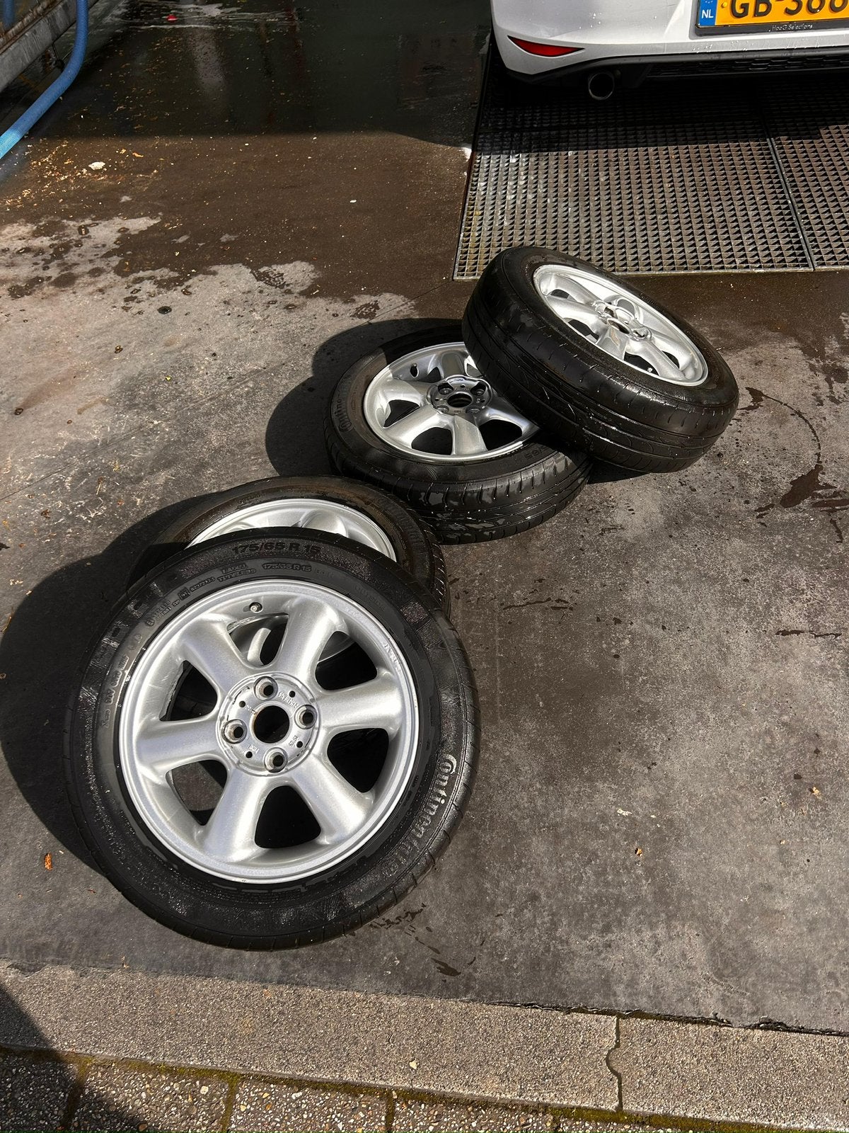 Originele Mini One (2012) 15“ aluminium velgen en banden, Ophalen, Gebruikt