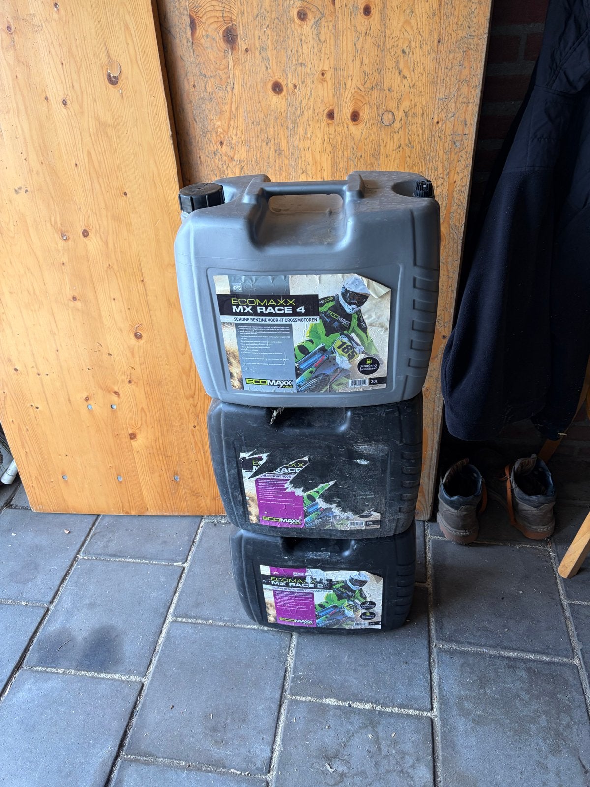 Benzine jerrycans 20 liter €7,50 per stuk, Ophalen