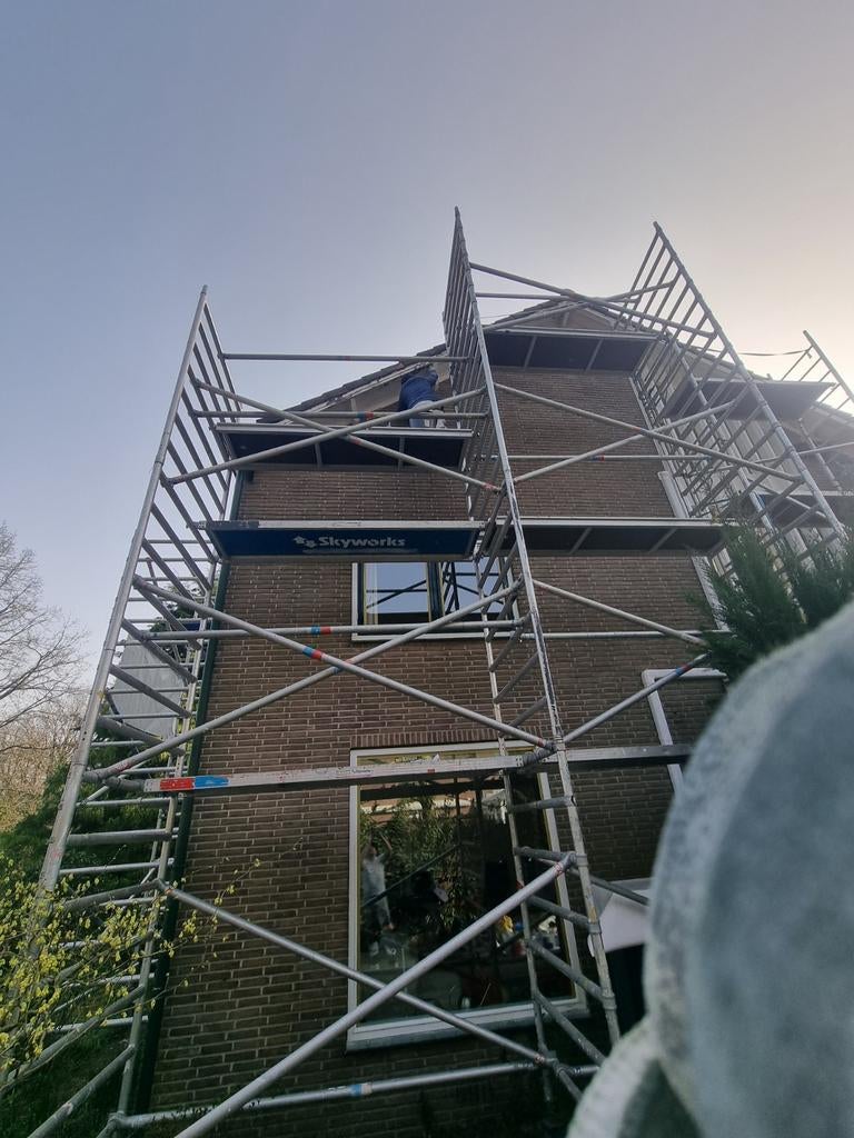 Steiger met 10 frames en 5 planken skyworks 250 breed, Ophalen of Verzenden, Rolsteiger of Kamersteiger, 5 meter of hoger
