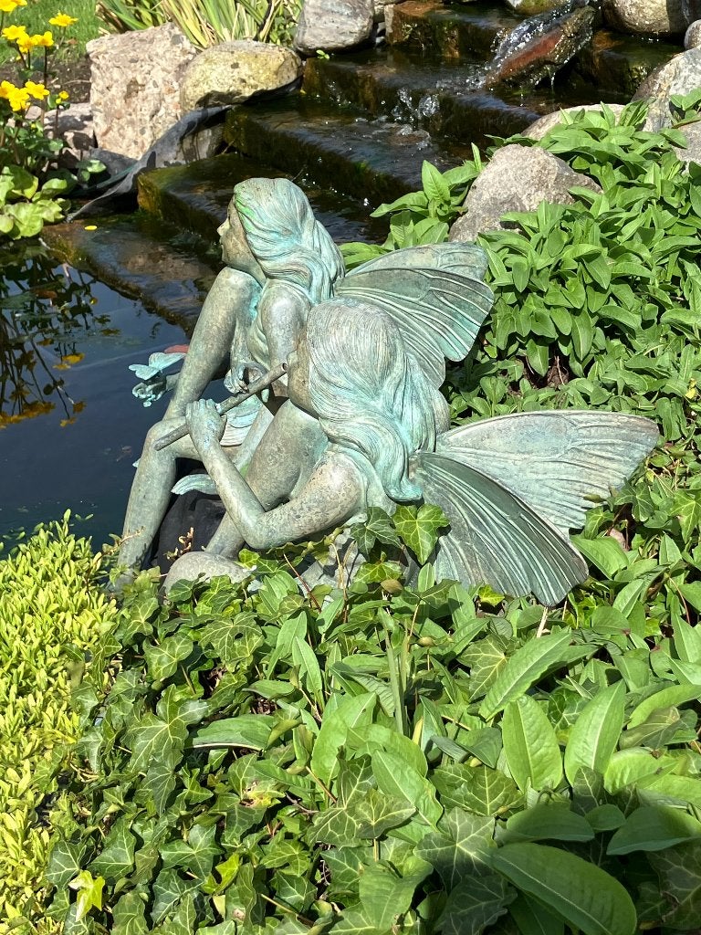 2 prachtige tuinbeelden / elfen in Brons, Tuin en Terras, Tuinbeelden, Ophalen, Zo goed als nieuw, Metaal, Engelenbeeld