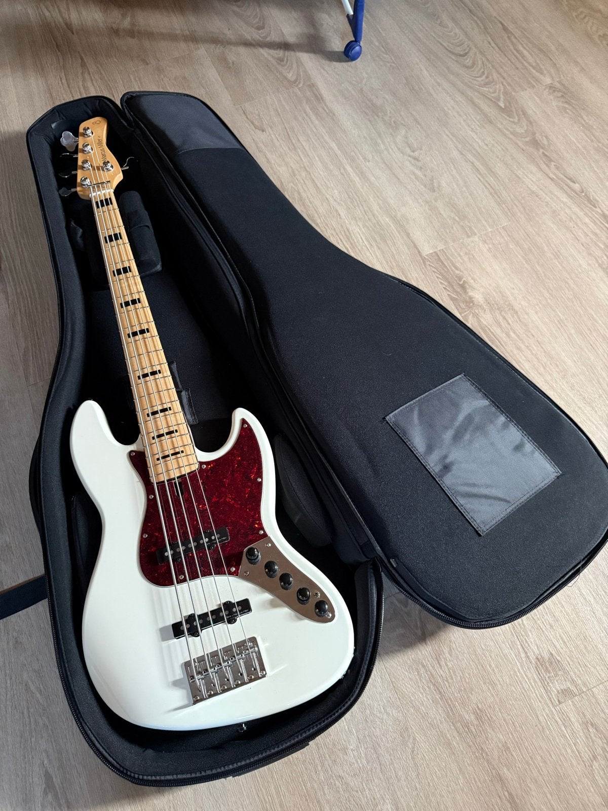 Sire Marcus Miller V7 Vintage serie 5 strings, Ophalen, Zo goed als nieuw, Elektrisch, 5-snarig