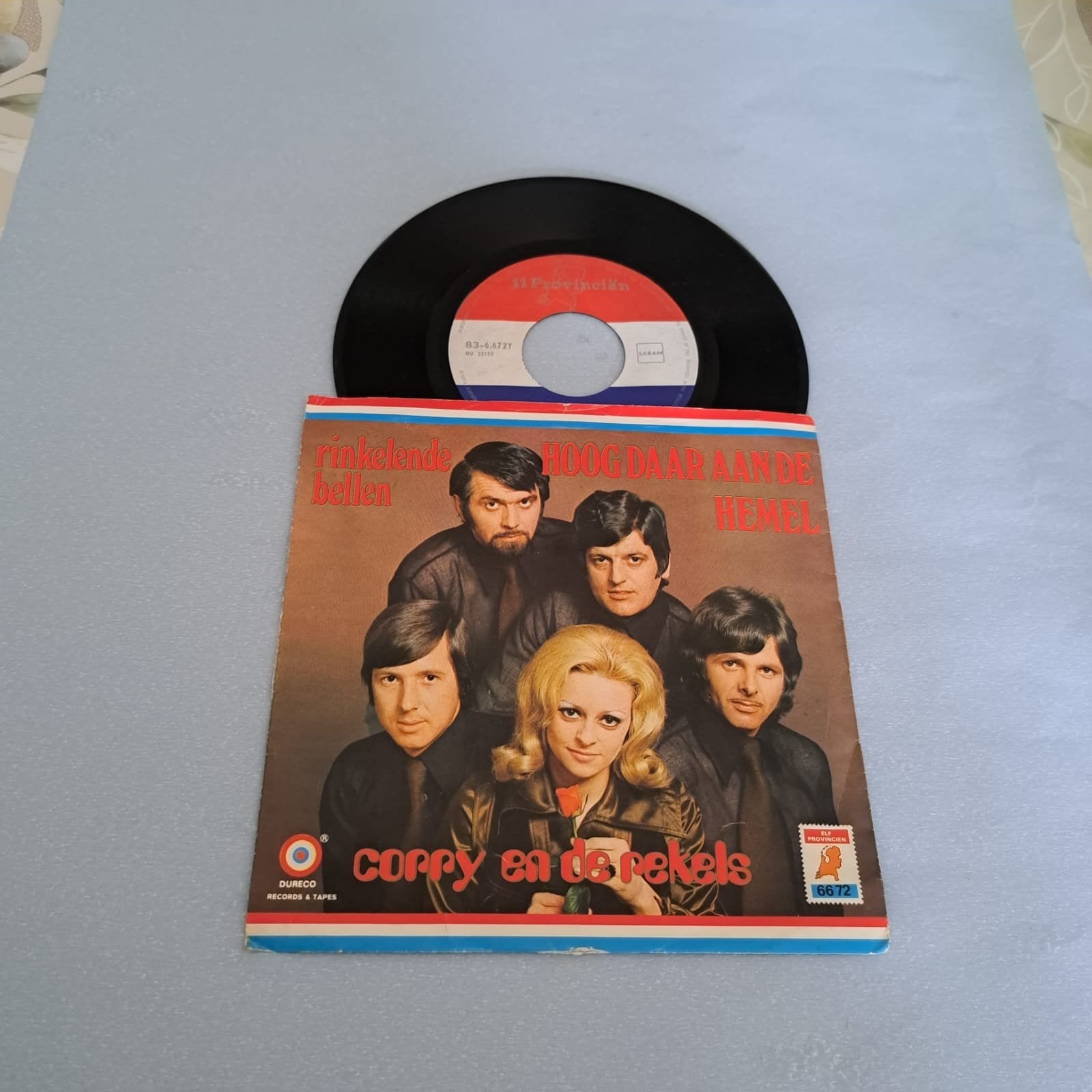 Corry en de Rekels - Hoog daar aan de hemel 7 inch vinyl, Ophalen, Gebruikt, 7 inch, Fotohoes