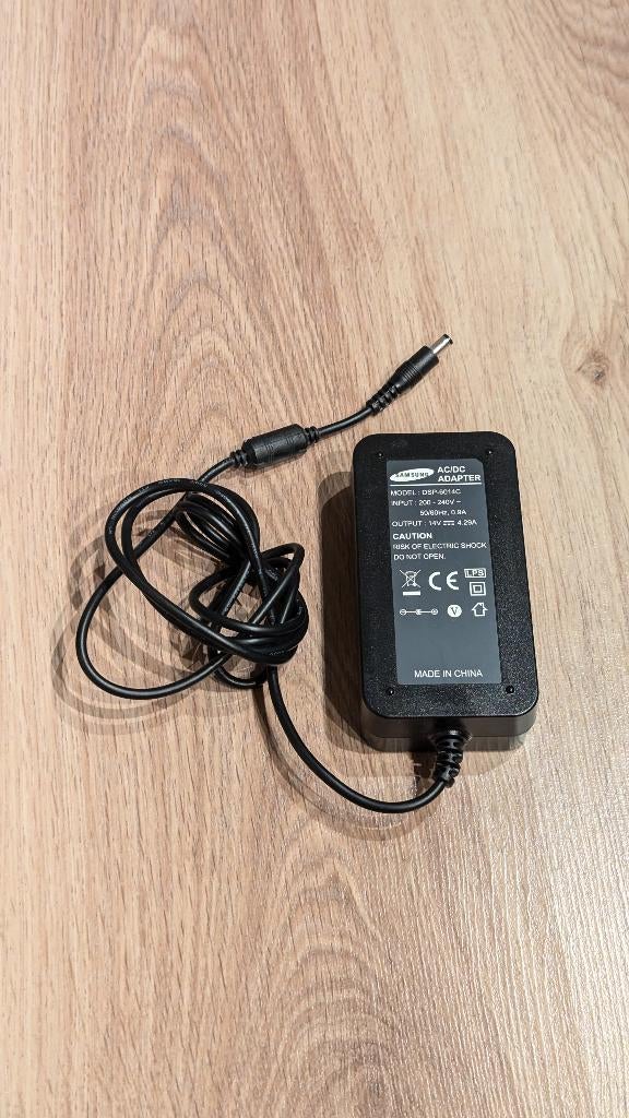 Samsung Adapter 14V 4.29A, Ophalen of Verzenden
