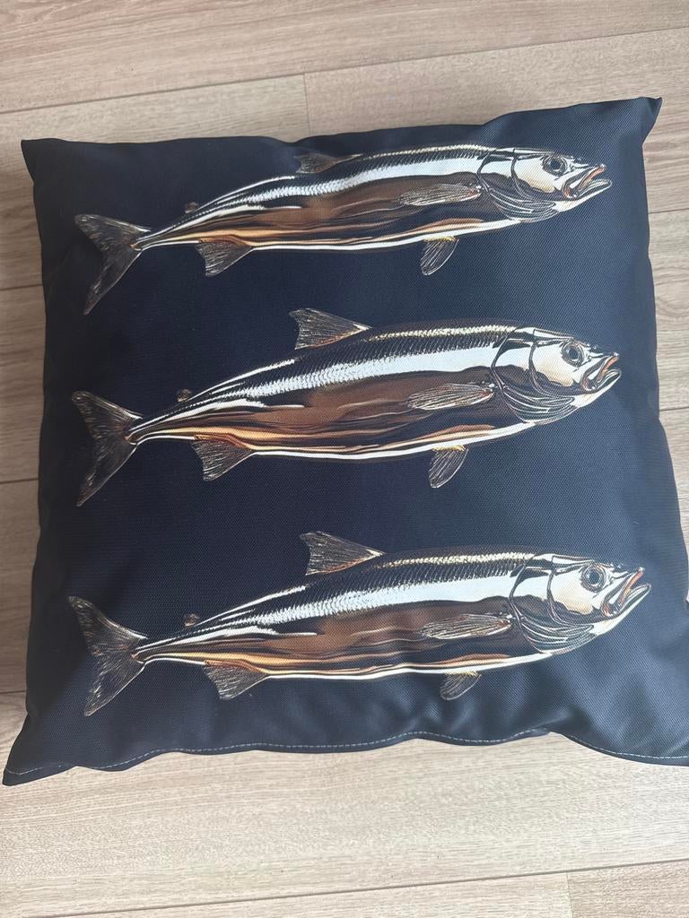 Decoratief kussen met vissenprint, Huis en Inrichting, Ophalen of Verzenden, Zo goed als nieuw, Zwart, Rechthoekig