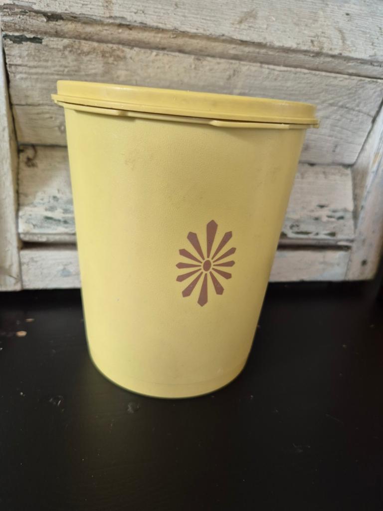 Mooie pastel gele Tupperware voorraadbus met sterdeksel, Huis en Inrichting, Keuken | Tupperware, Ophalen of Verzenden, Zo goed als nieuw