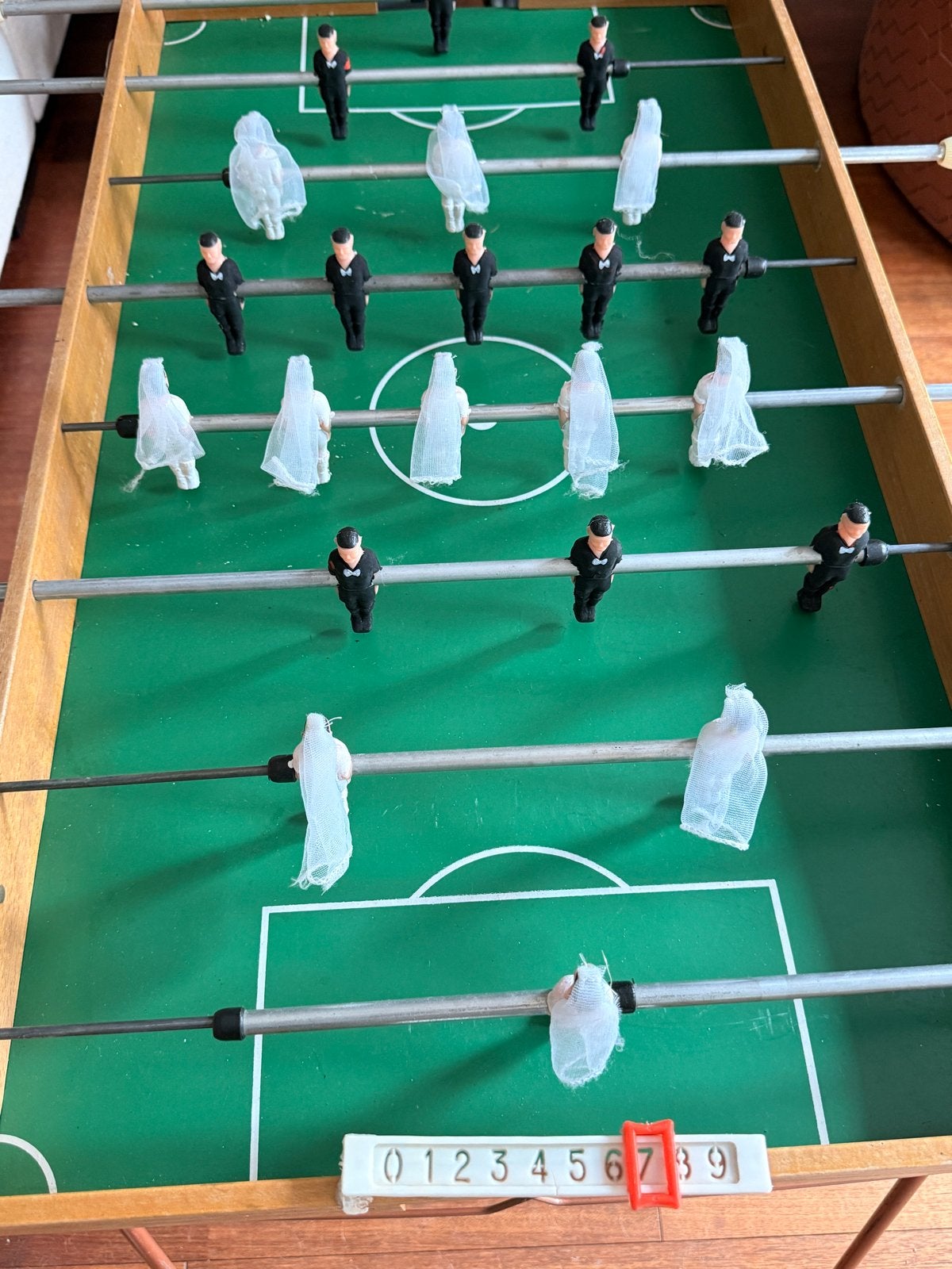 Vintage tafelvoetbalspel met unieke bruiloftsthema poppen, Ophalen, Gebruikt