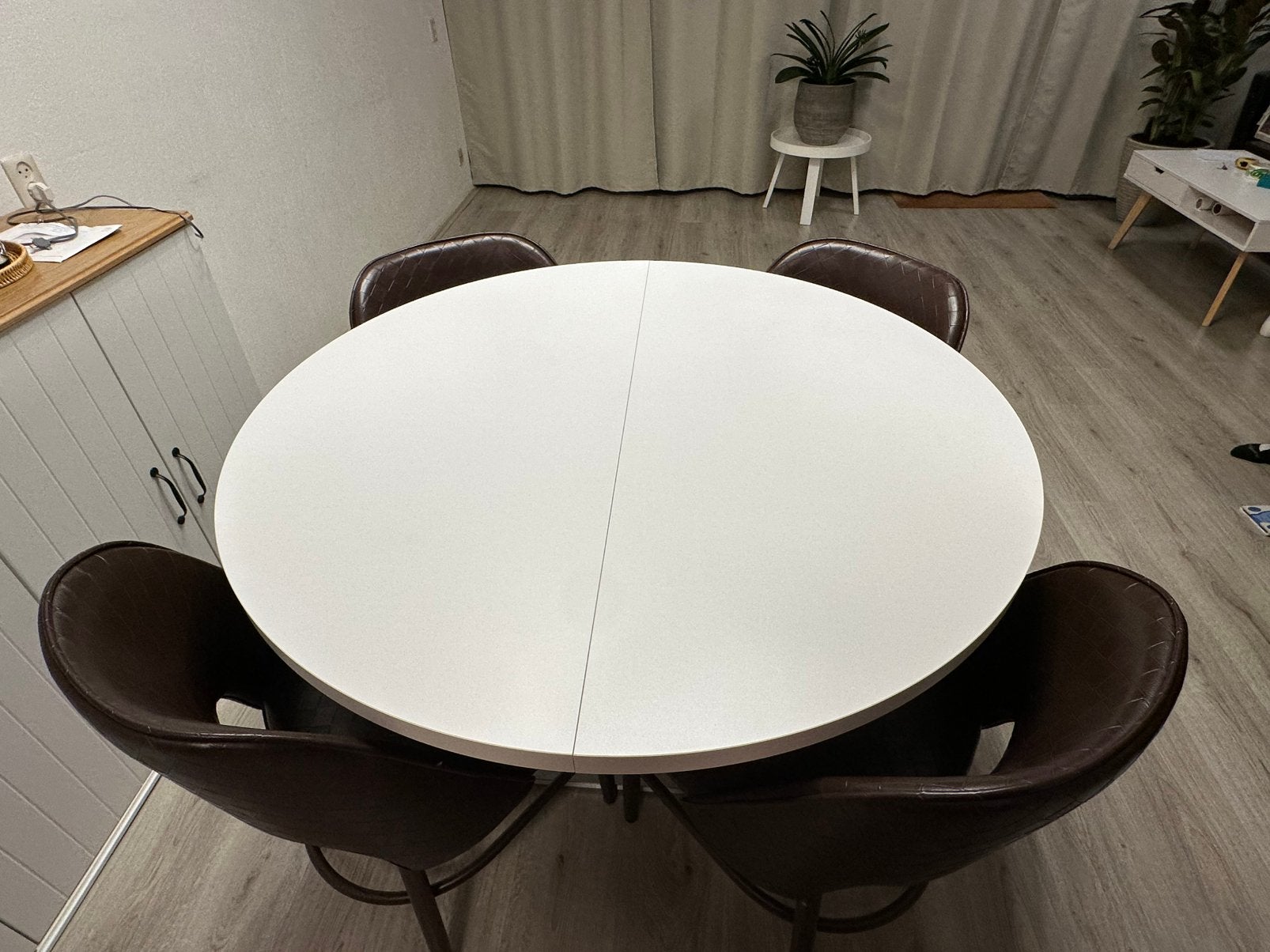 Ikea Witte eettafel uittrekbaar +6 stoelen, 100 tot 150 cm, Rond, Ophalen of Verzenden, Zo goed als nieuw