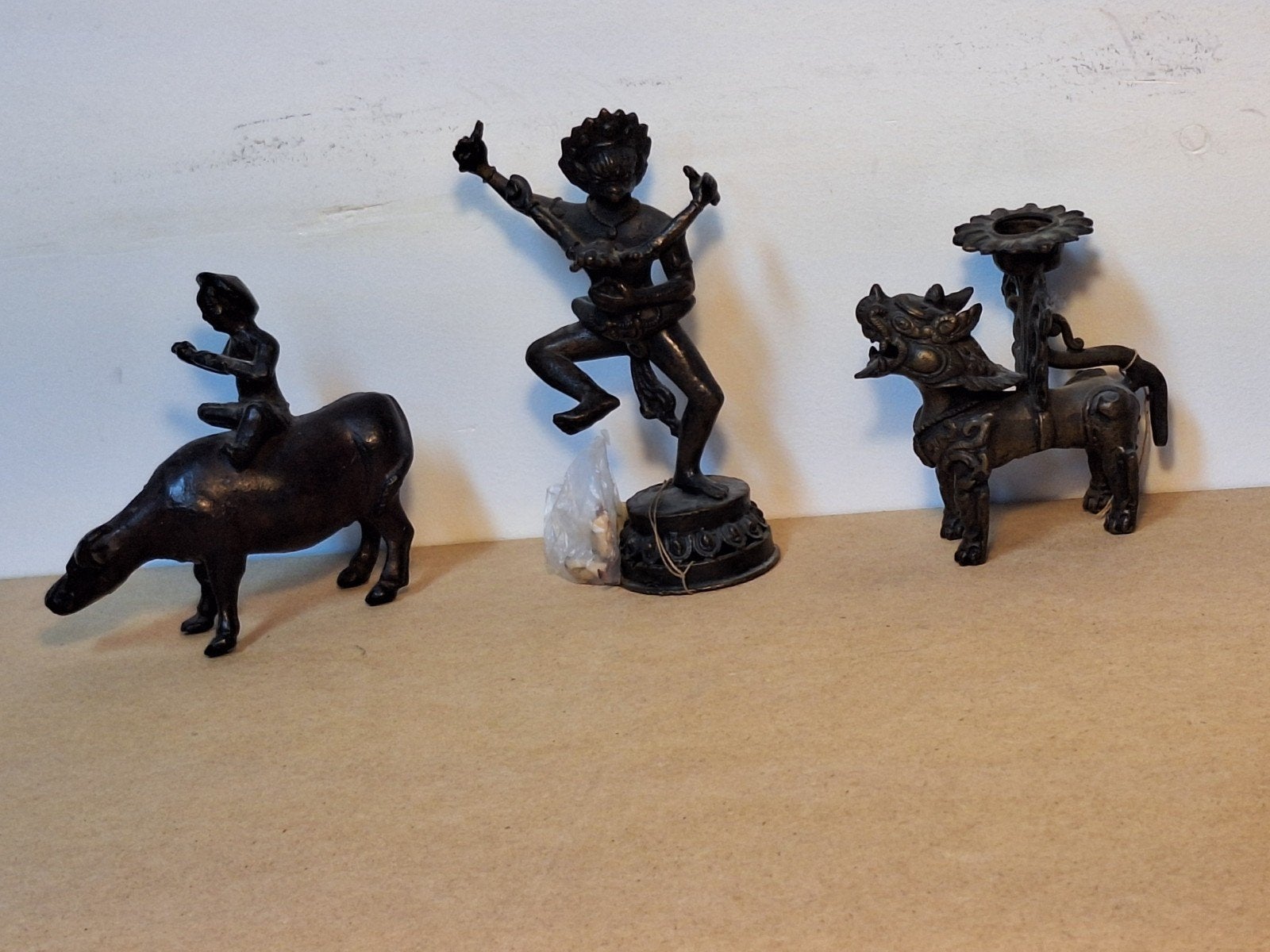 4 Aziatische bronzen beeldjes (Foo Dog, Buffel, Boeddha), Antiek en Kunst, Kunst | Niet-Westerse kunst, Ophalen of Verzenden