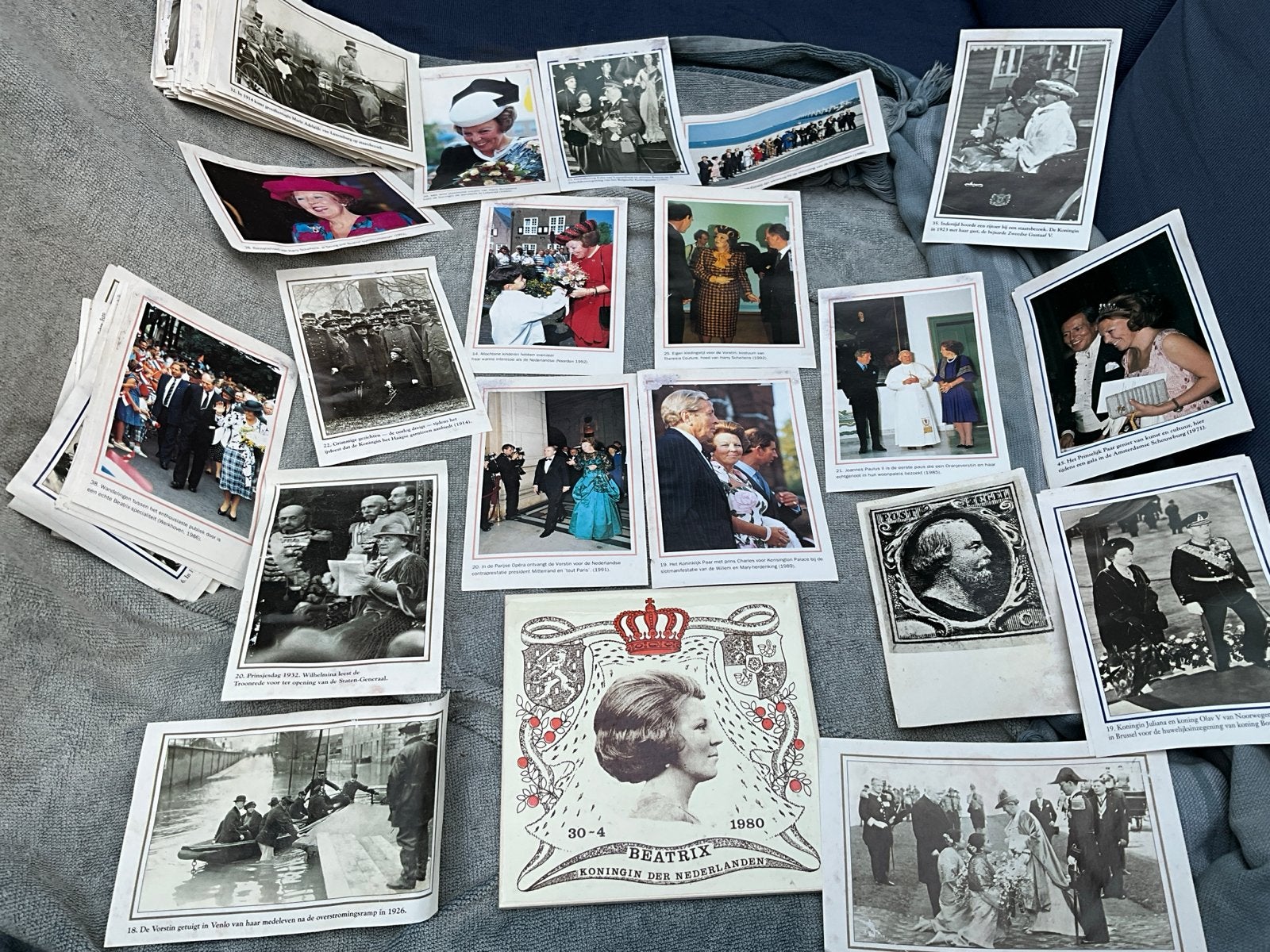 Verzameling historische kaarten en Beatrix tegel koningshuis, Ophalen of Verzenden, Gebruikt, Nederland, Kaart, Foto of Prent