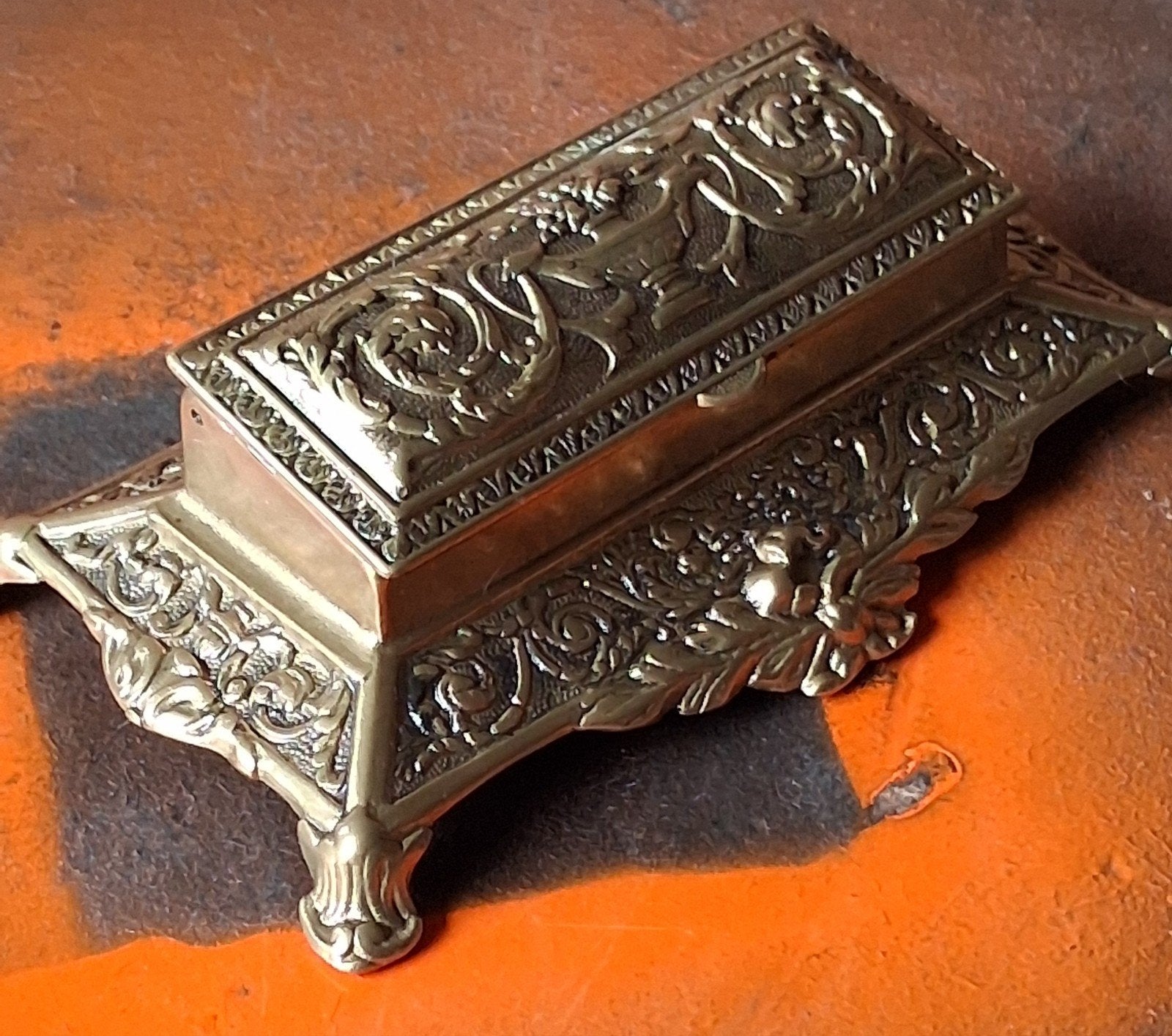 Postzegelbakje. Art nouveau.  Frankrijk.  Messing., Ophalen