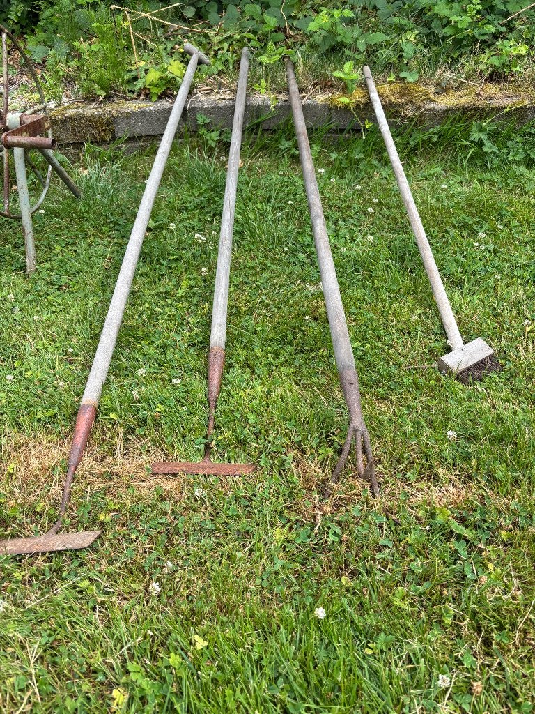 Tuinslang haspel en schoffels / hark, Tuin en Terras, Hand-tuingereedschap, Ophalen, Gebruikt, Schoffel, Onbekend