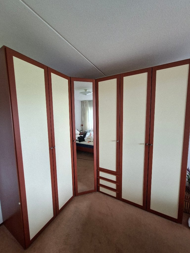 Svedex kledingkast met hoek en paneeldeuren, Kastanje/vanille, Gebruikt, 200 cm of meer, 200 cm of meer