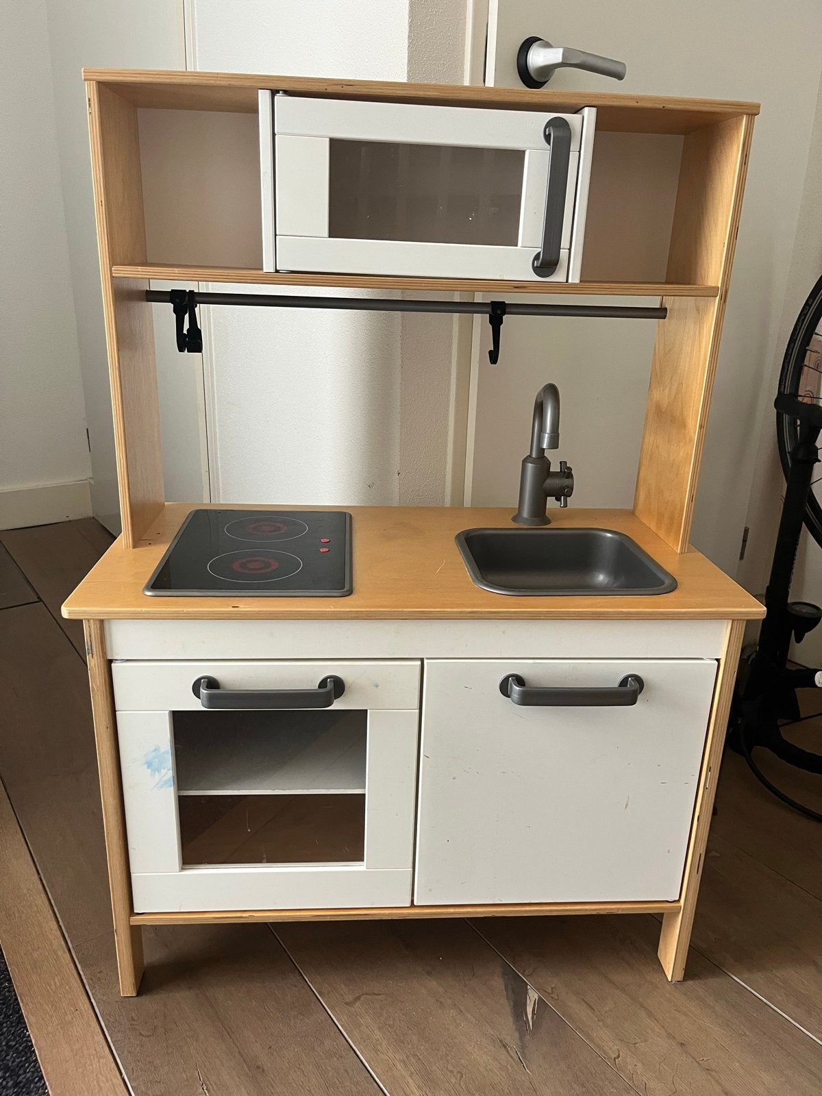 IKEA Speelkeukentje - DUKTIG (zonder toebehoren), Kinderen en Baby's, Speelgoed | Speelkeukens, Ophalen, Gebruikt, Hout, Speelkeuken
