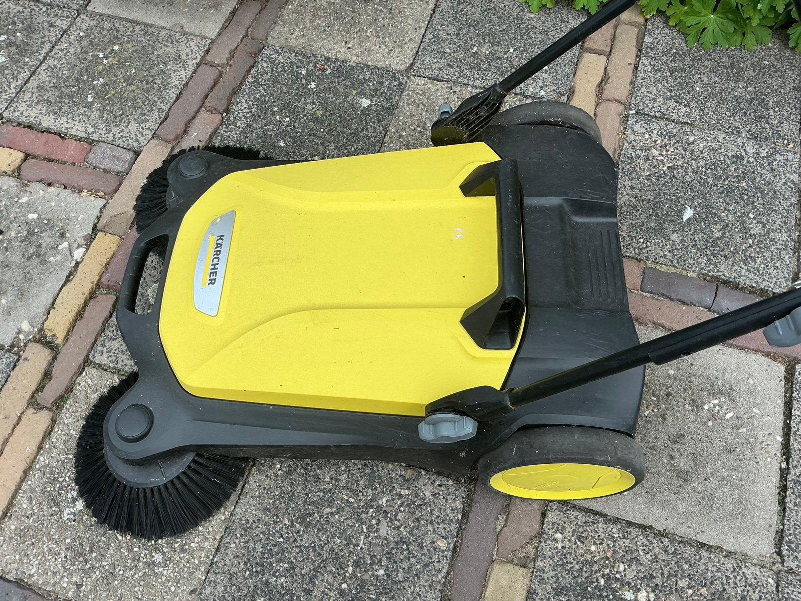 Karcher veegmachine S4, Ophalen, Kunststof, Minder dan 30 cm, Rond