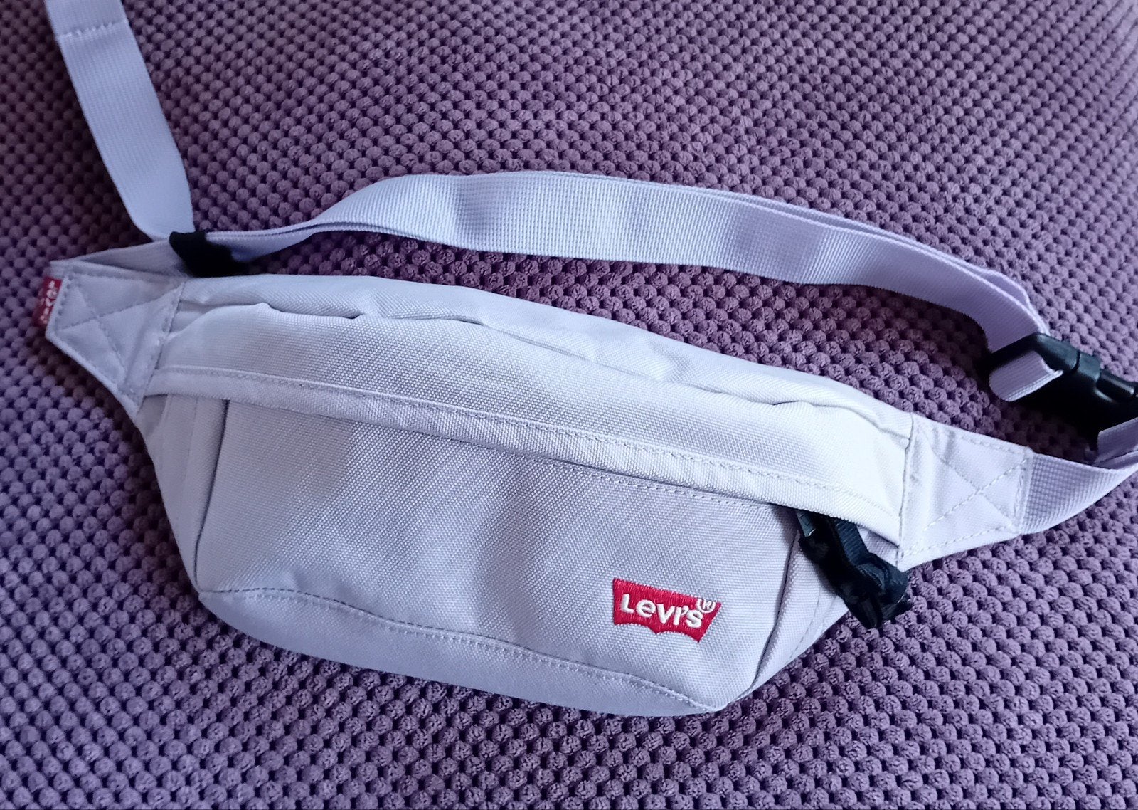 Levi's Medium Banana Sling Heuptas - Lichtpaars, Ophalen of Verzenden, Zo goed als nieuw, Paars, Overige typen