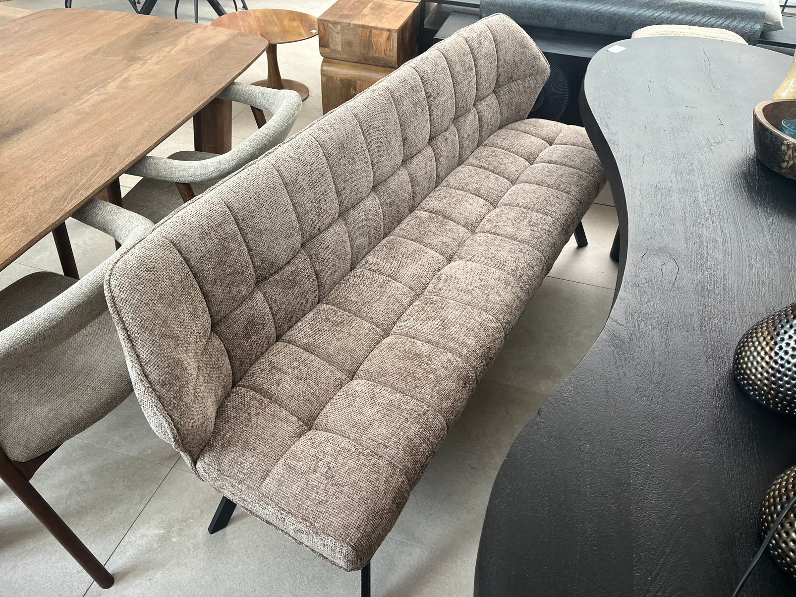 Magazijn leegverkoop eetbank boucle stof taupe metaal zwart, Huis en Inrichting, Stoelen, Overige kleuren, Drie, Nieuw, Ophalen of Verzenden