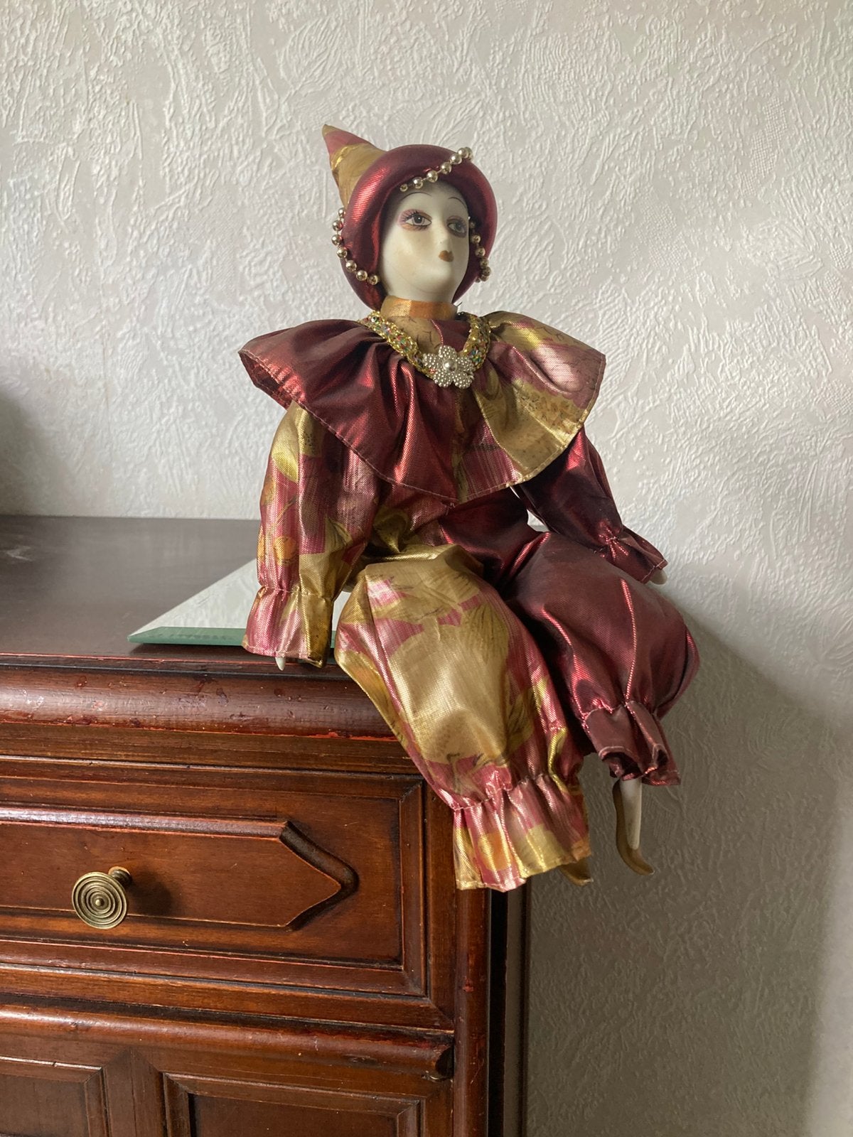Mooie vintage Pierrot | Harlekijn met donkerrood kostuum, Ophalen of Verzenden, Zo goed als nieuw