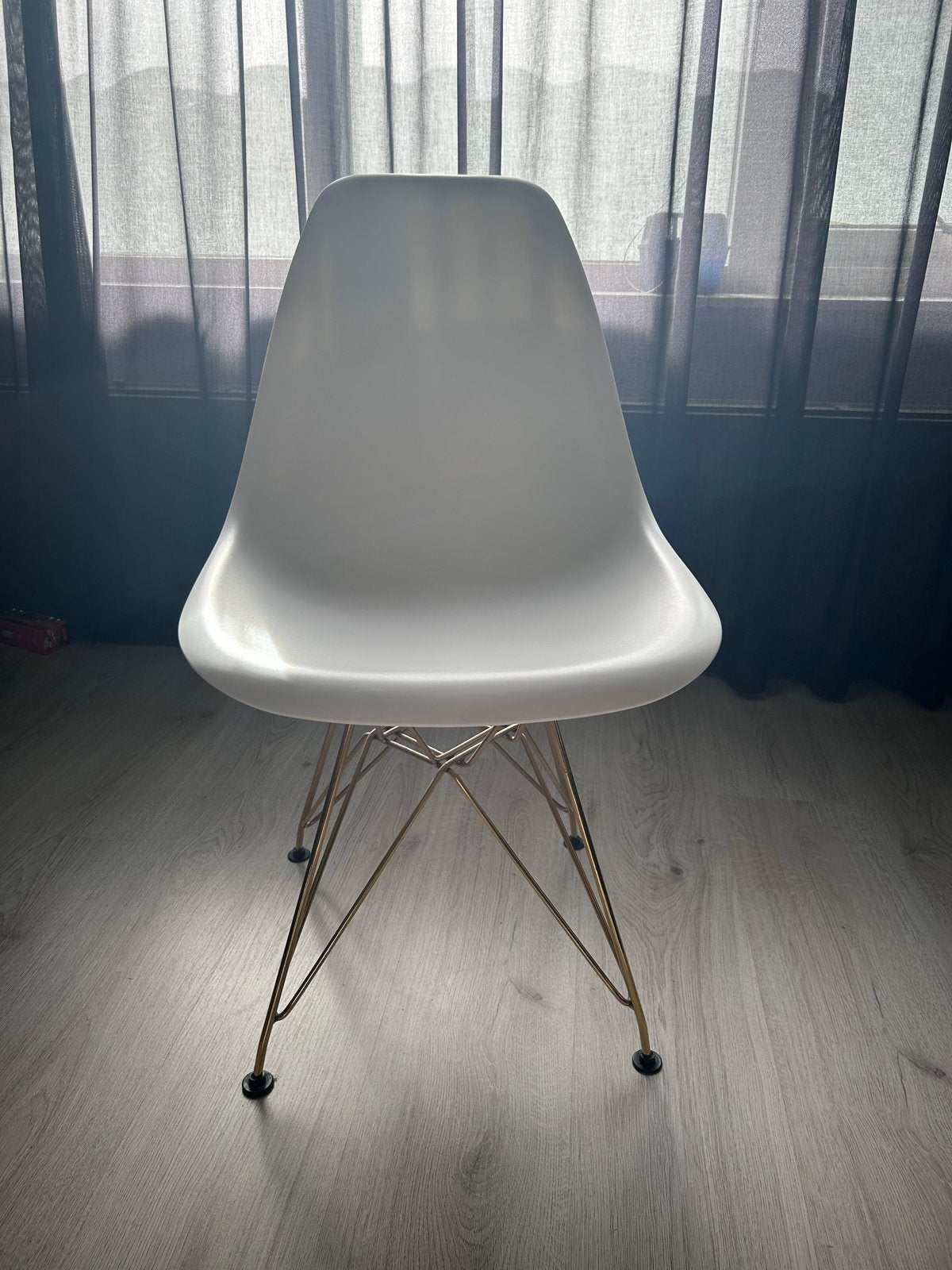 4 witte stoelen met gouden onderstel, Ophalen, Kunststof, Gebruikt, Wit