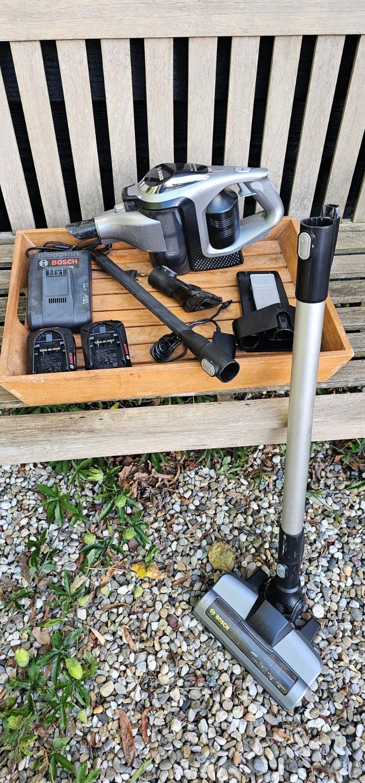 Bosch Unlimited Serie 8 Steelstofzuiger met 2 accu's, Gebruikt, Bosch, Draadloos, Ophalen of Verzenden