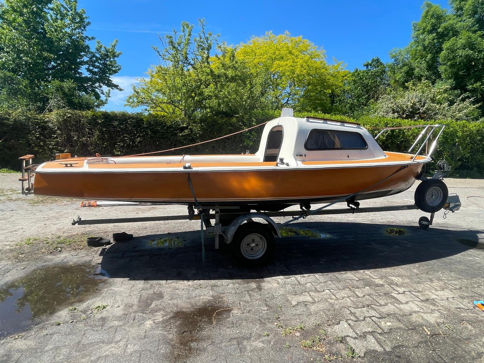 Kajuit bootje + trailer + motor, Ophalen, Zo goed als nieuw, Buitenboordmotor, Trailer