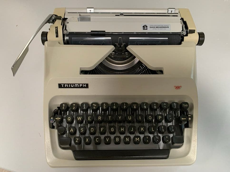 Typemachine Triumph incl. opbergkoffer, Ophalen, Gebruikt