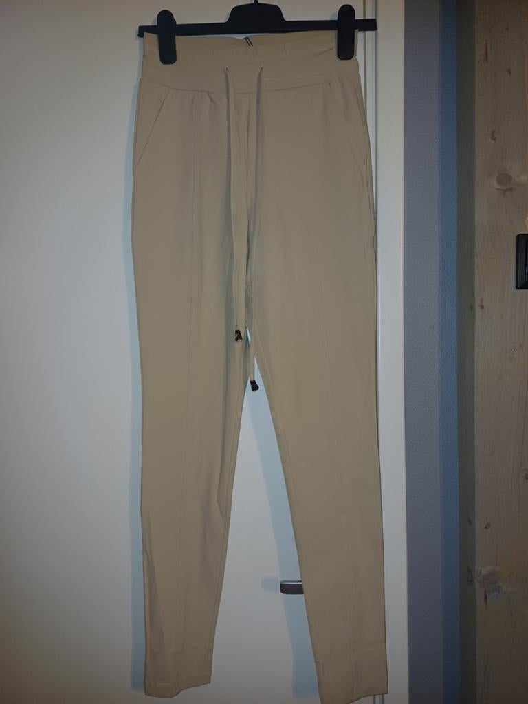 Mi piace travelbroek skinny XS zandkleurig, Kleding | Dames, Broeken en Pantalons, Mp, Mp, Beige, Nieuw