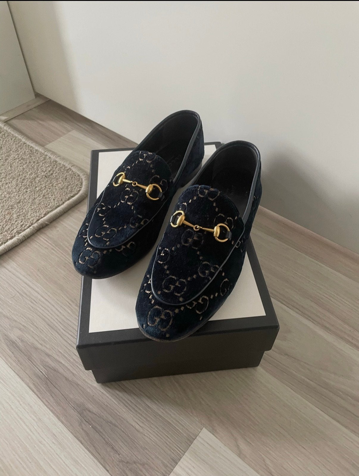 Gucci Jordaan, Ophalen of Verzenden, Zo goed als nieuw, Zwart, Sneakers of Gympen