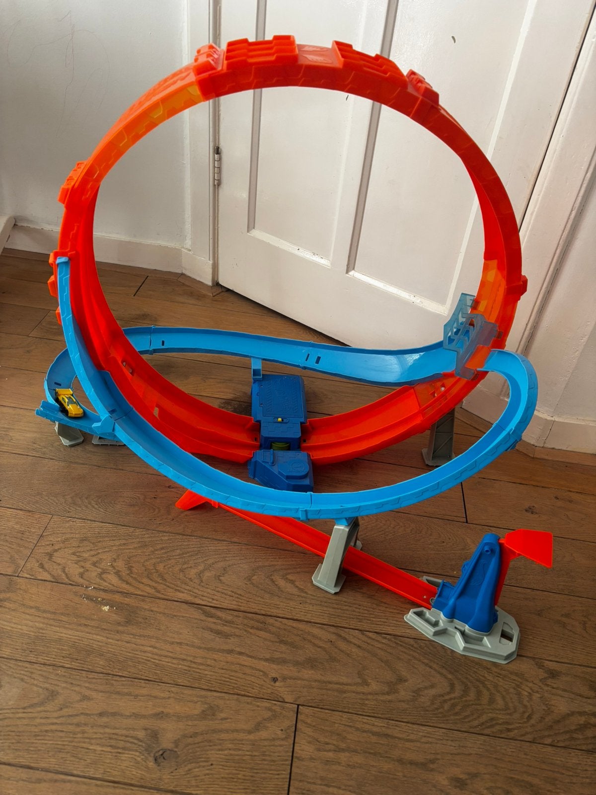 Hot wheels looping racebaan, Kinderen en Baby's, Speelgoed | Racebanen, Ophalen, Zo goed als nieuw, Elektrisch, Hot Wheels