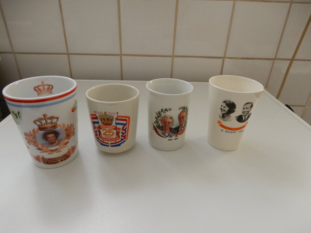 Koninklijk huis 4 bekers, Verzamelen, Ophalen of Verzenden, Zo goed als nieuw, Nederland, Servies