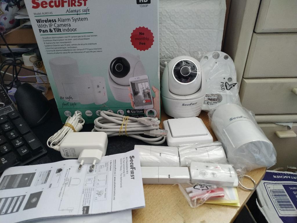 SecuFirst WiFi IP-Camera Pan Tilt Zoom met alarmsysteem, Beweging, Draadloos, Nieuw, Ophalen of Verzenden