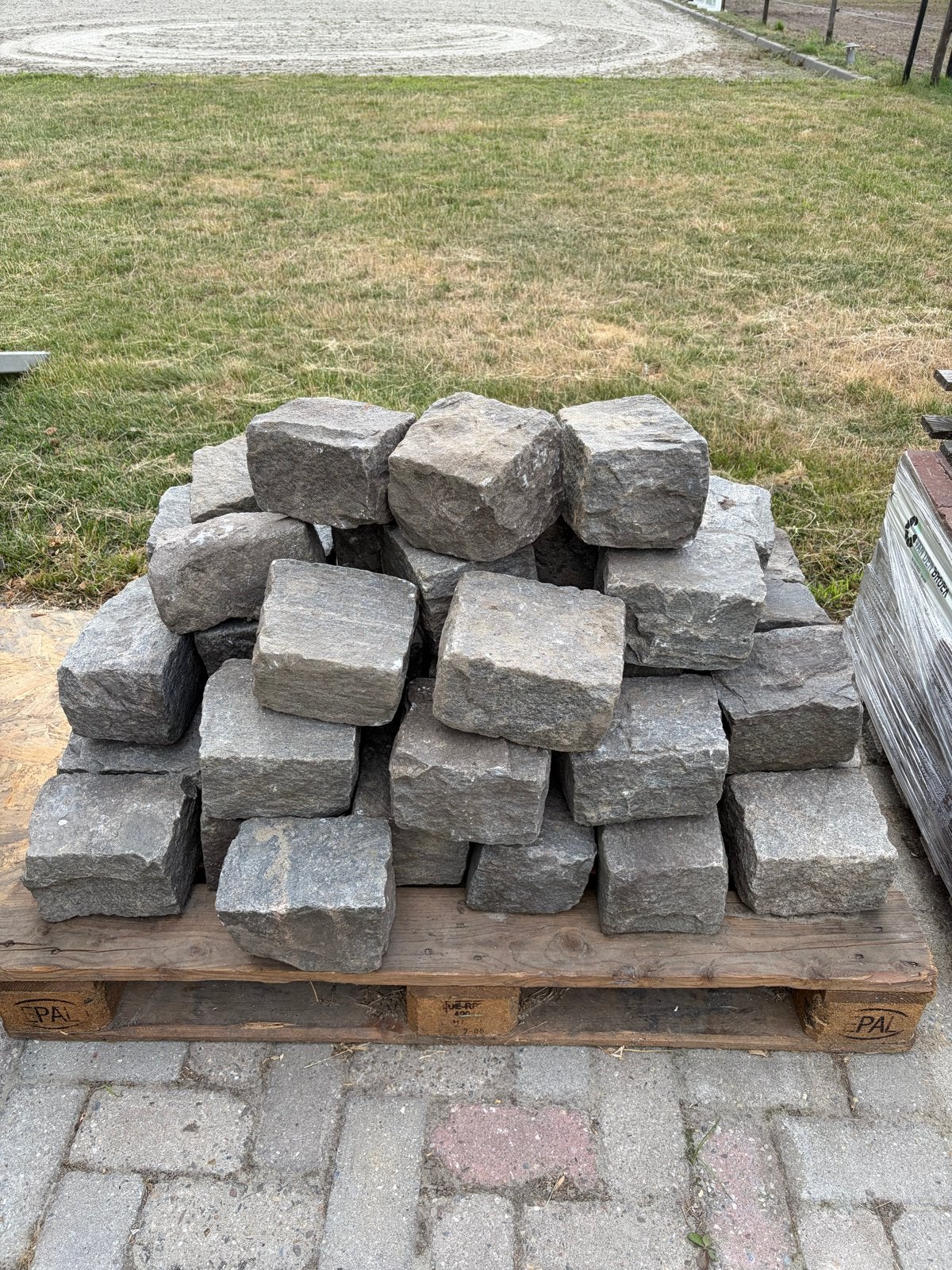 Gebruikte natuursteen klinkers op pallet, Tuin en Terras, Ophalen, Gebruikt, Klinkers, Natuursteen