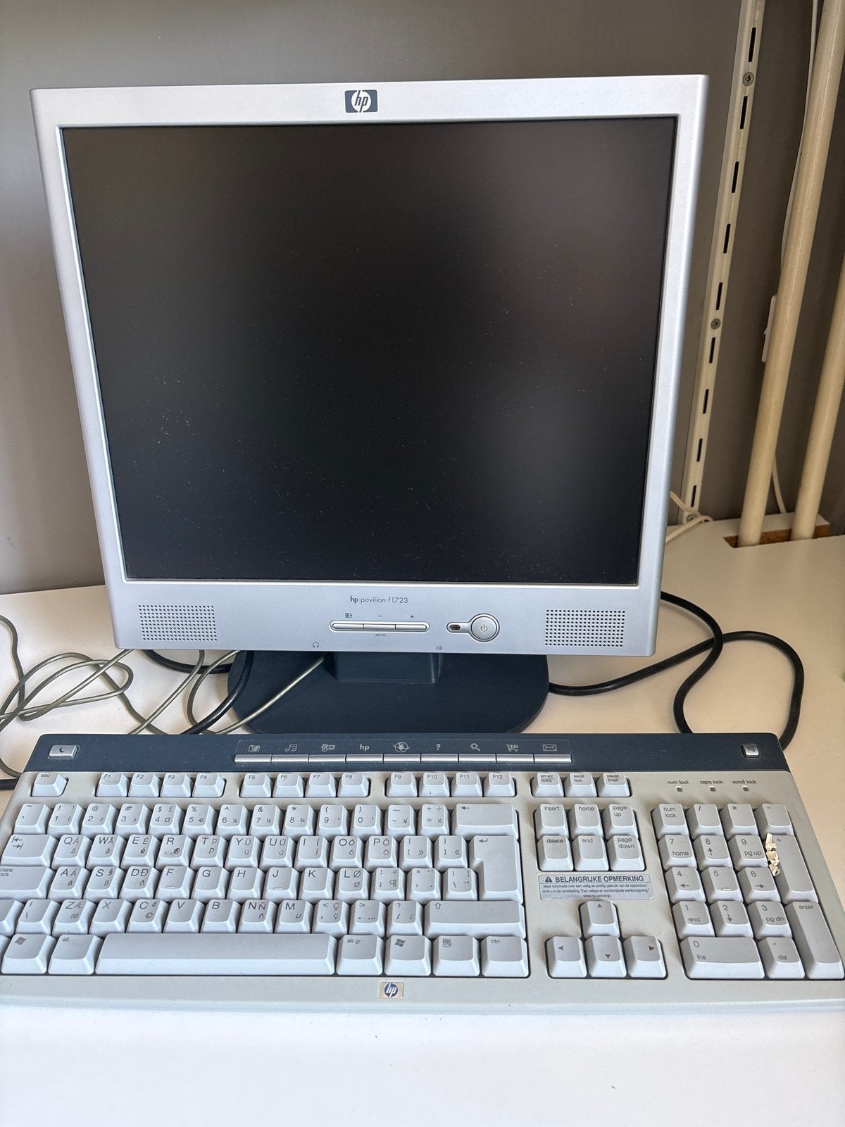 HP Pavilion 1723 monitor en toetsenbord, Computers en Software, Monitoren, Ophalen, Gebruikt