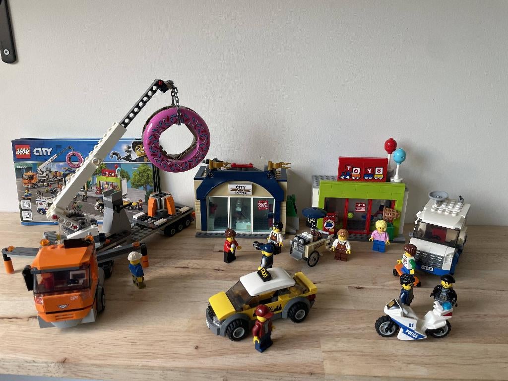 Lego City 60233 Donut Shop Opening, Ophalen of Verzenden, Zo goed als nieuw, Complete set, Lego