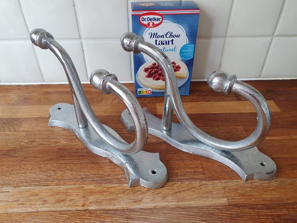 2 Grote kapstok haken bv voor scooter motor helm, Ophalen of Verzenden