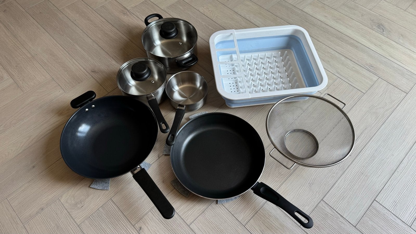 IKEA 5-delige pannenset met zeef en afdruiprek, Huis en Inrichting, Ophalen, Gebruikt, Met deksel, Pannenset