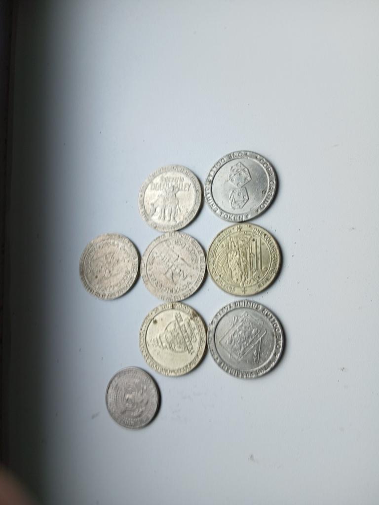 Set van 8 diverse casino tokens en munten, Ophalen of Verzenden, Midden-Oosten, Setje