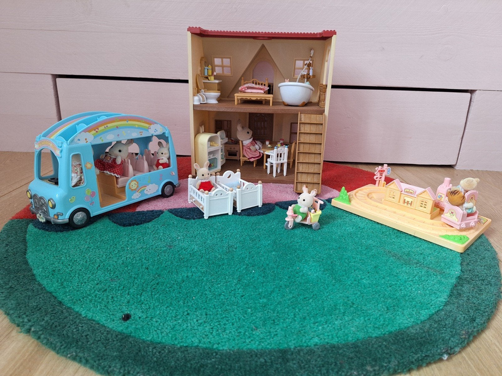 Sylvanian Families Huis, Bus en Accessoires - Compleet!, Ophalen, Zo goed als nieuw, Jongen of Meisje