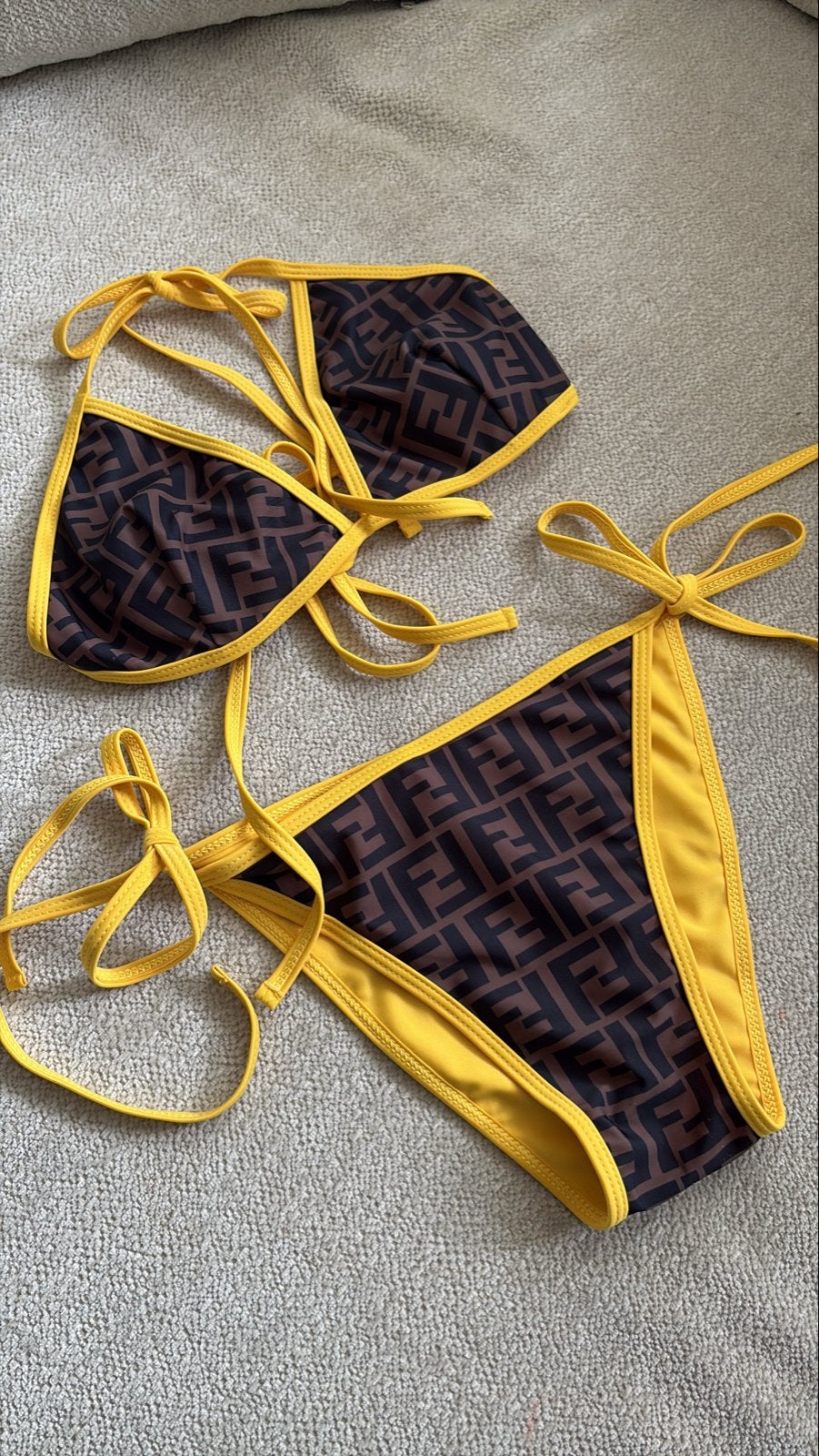 Fendi-stijl Bikini Set - Bruin met Geel, Kleding | Dames, Badmode en Zwemkleding, Ophalen of Verzenden, Zo goed als nieuw, Bruin