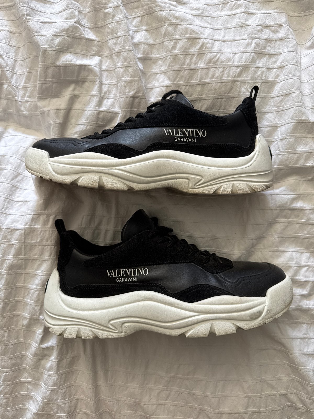 Valentino Garavani Sneakers - Zwart met Witte Zool, Ophalen of Verzenden, Zo goed als nieuw, Zwart, Sneakers of Gympen