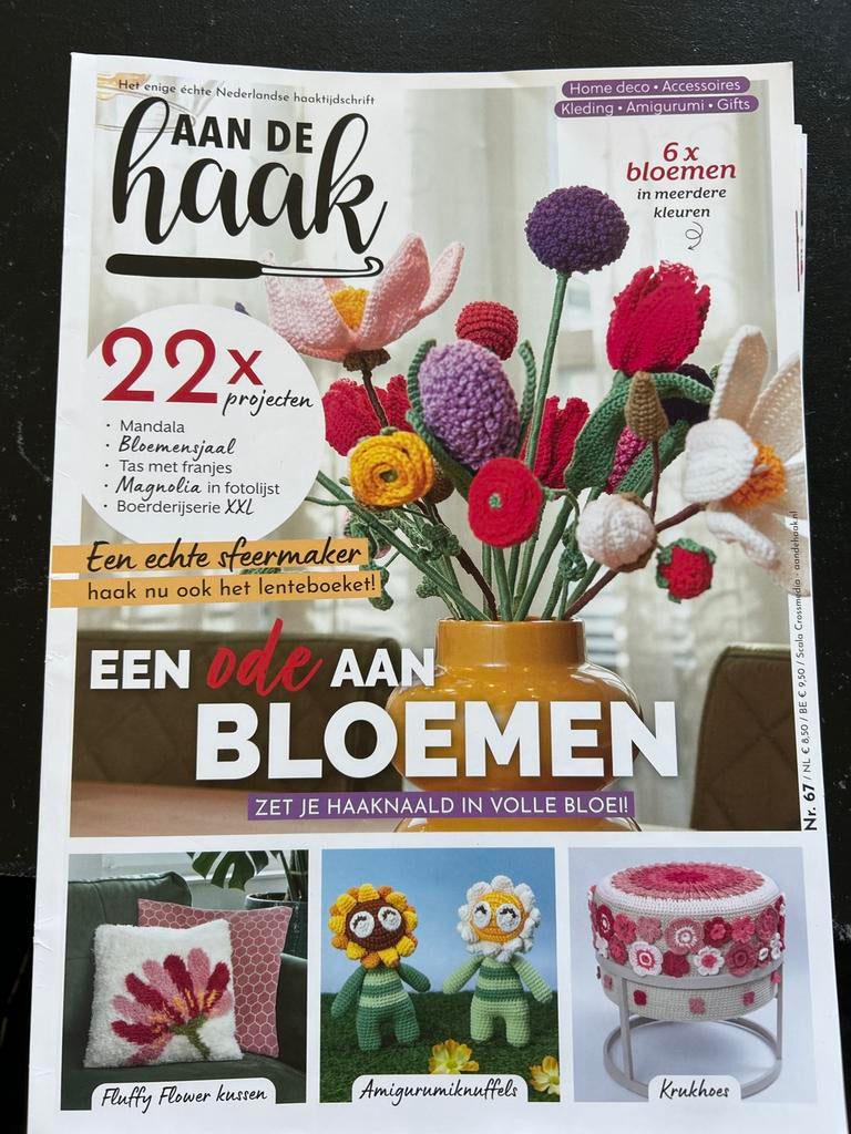Aan de Haak Nr. 67 - Ode aan Bloemen (22 haakprojecten), Ophalen of Verzenden, Zo goed als nieuw, Haken, Patroon of Boek