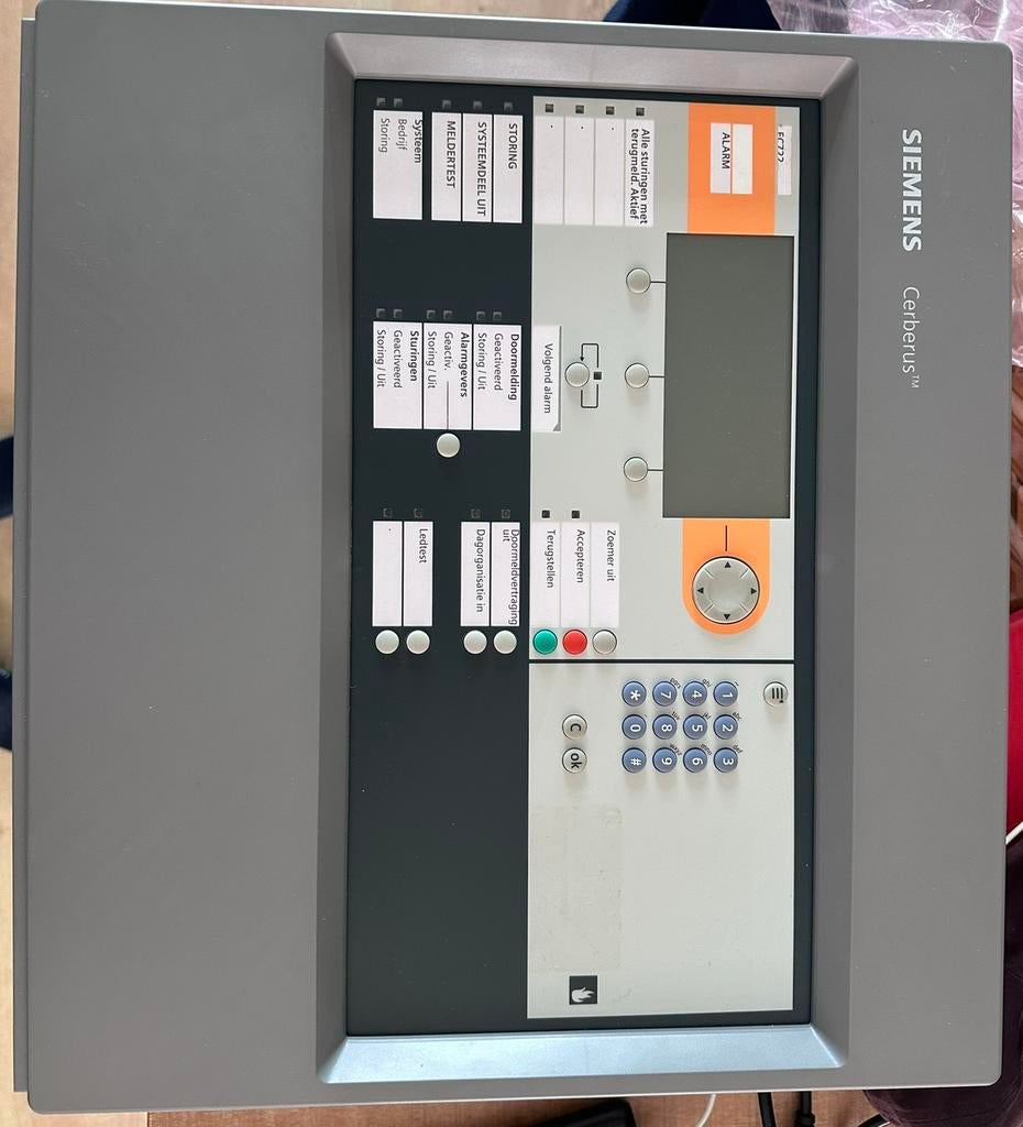Siemens FC722 Cerberus Pro brandmeldcentrale + I/O en SW, Verzenden, Zo goed als nieuw