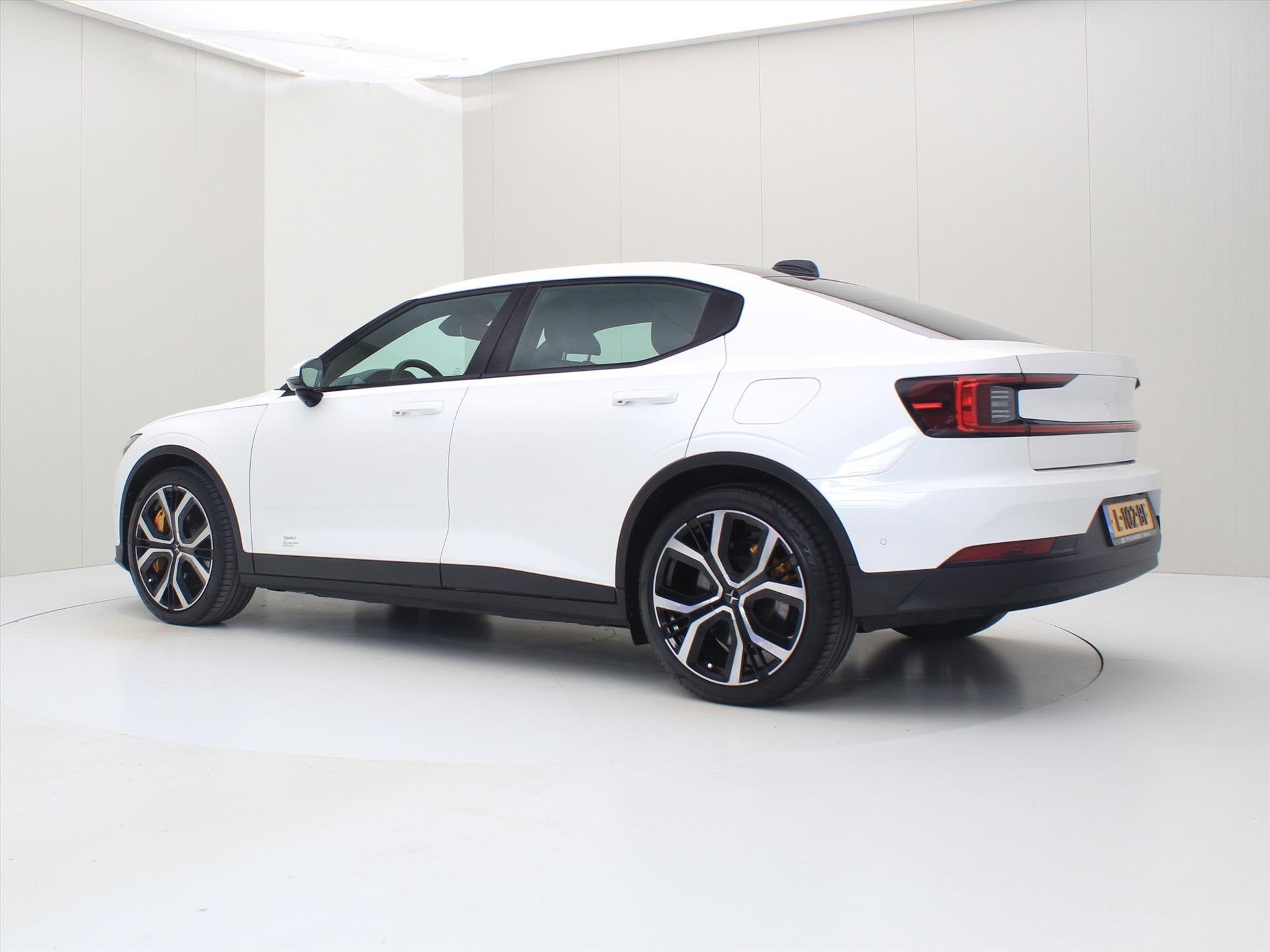 Polestar 2 Long Range Dual Motor 408pk Performance Pack 92%, Polestar 2, Stof, Gebruikt, Zwart