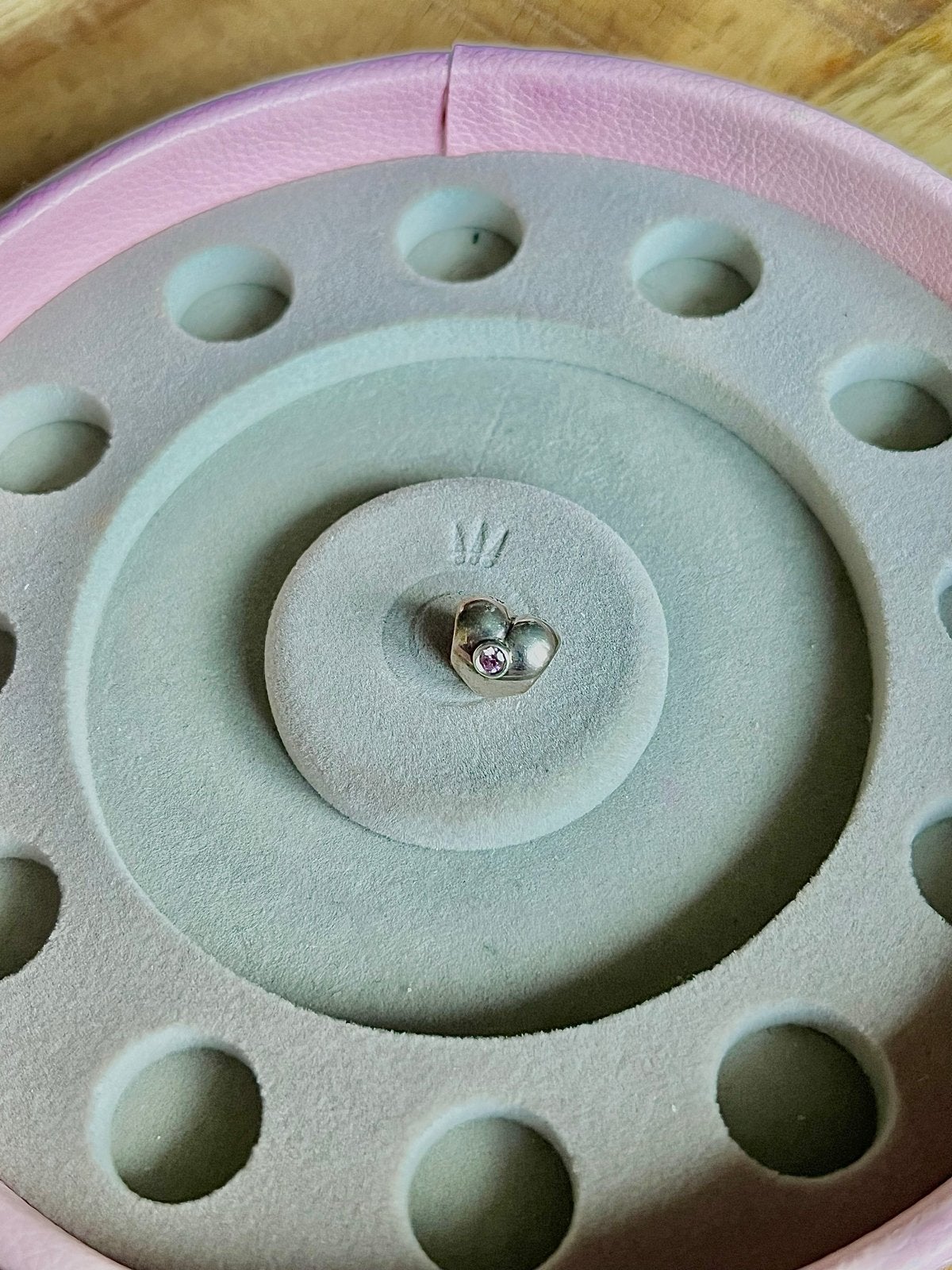 Pandora retired hartje met roze zirkonia bedel, Gebruikt, Pandora, Ophalen of Verzenden, 1 bedel
