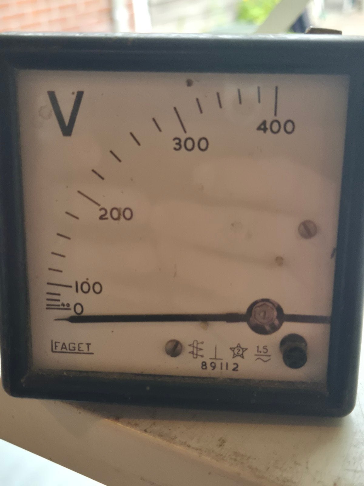 Vintage FAGET Voltmeter - Analoge Spanningsmeter, Ophalen of Verzenden, Gebruikt, Elektriciteit